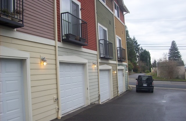 2 bdrm 2.5 bath Townhouse - 4401 S 12th St #B