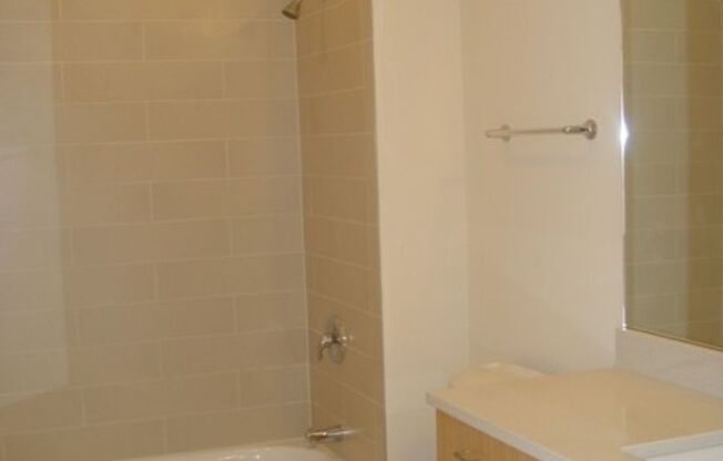 3 beds, 2 baths, 1,469 sqft, $3,400, Unit 402