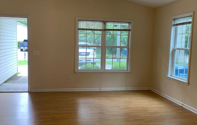 $500 OFF 1ST MONTHS RENT! Lawncare INCLUDED! 3 Bedroom, 2 Bath House