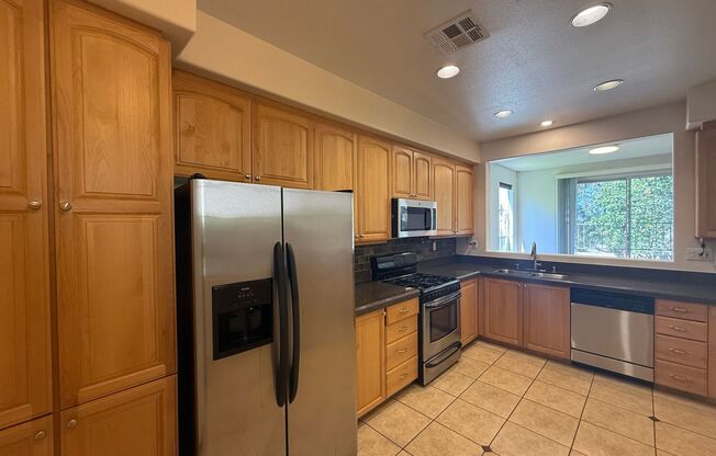 Stunning 2B/2.5BA house available for lease in Mira Mesa!