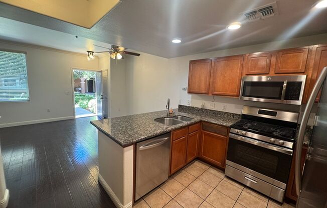 Spacious 2 Story Condo In Westlake Villas