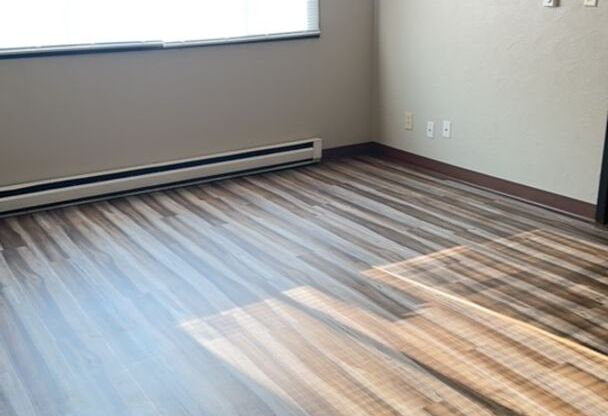 1 bed, 1 bath, 560 sqft, $700, Unit 1350 - 2