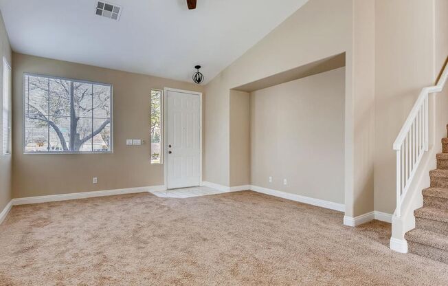 Beautiful 3 Bedroom Home in Silverado Ranch/Community Pool