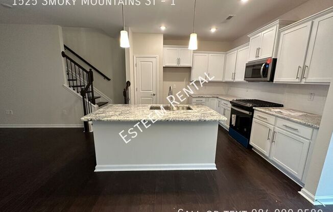 1525 SMOKY MTN ST
