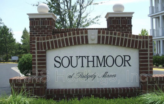 932 SOUTHMOOR DR