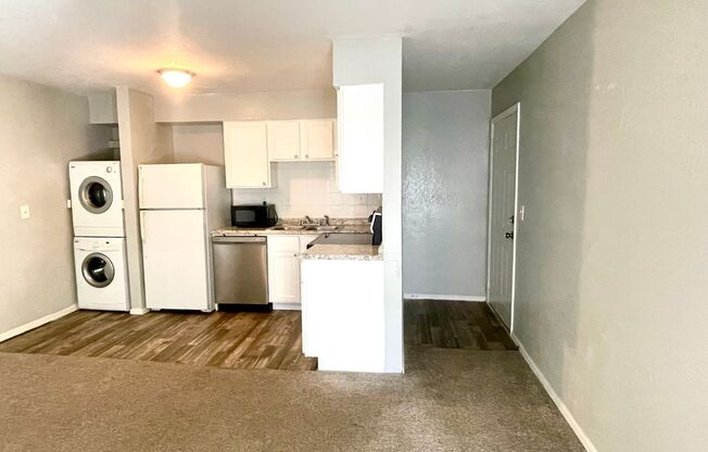 1 bed, 1 bath, $650, Unit H304