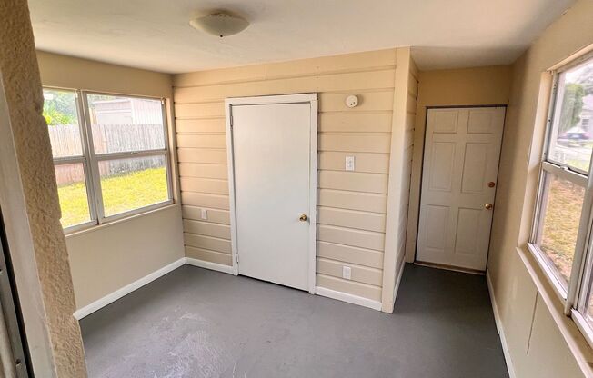 2 beds, 1 bath, $1,995