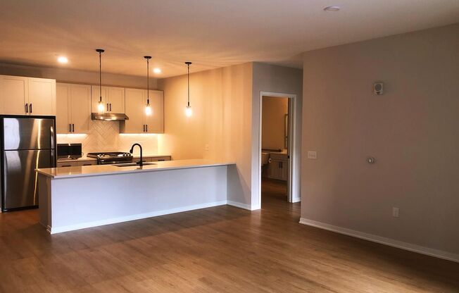 1 bed, 1 bath, 1,013 sqft, $2,989, Unit 102