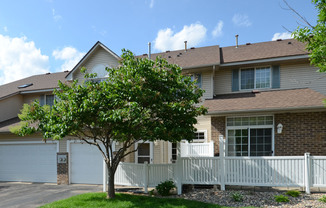 Beautiful 2 Bedroom 2 Bathroom in Convenient Woodbury Location!
