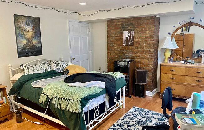 Spacious 4 Bedroom  in Slopes w/ Laundry & Central Air
