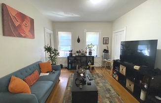 2 beds, 1 bath, $2,400, Unit 2