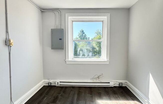 1 bed, 1 bath, 500 sqft, $925, Unit E-31