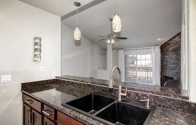 2 beds, 2 baths, $1,795, Unit UNIT 2007