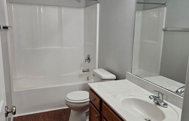 2 beds, 2 baths, 1,001 sqft, $995, Unit 4266 Apt 12