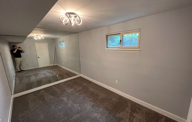 Gorgeous 4 Bed 3.5 Bath End-Unit Townhome With Deck & Yard In Tysons Court