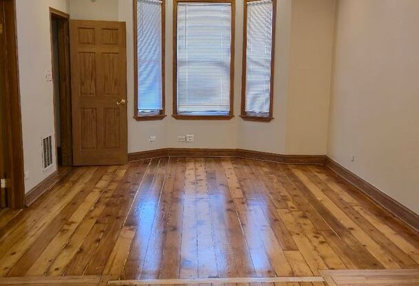 907 W 71st Street, Chicago, IL 60621