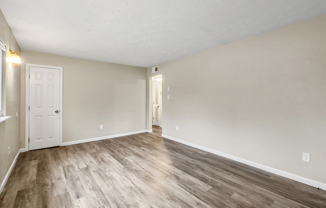 2215 WASHINGTON PIKE