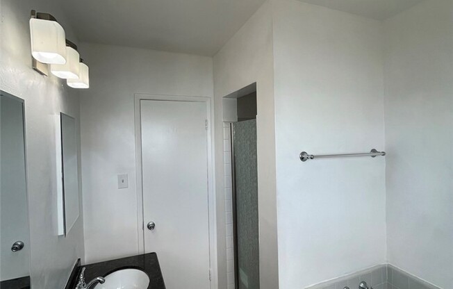 1 bed, 1 bath, 694 sqft, $3,900, Unit 15