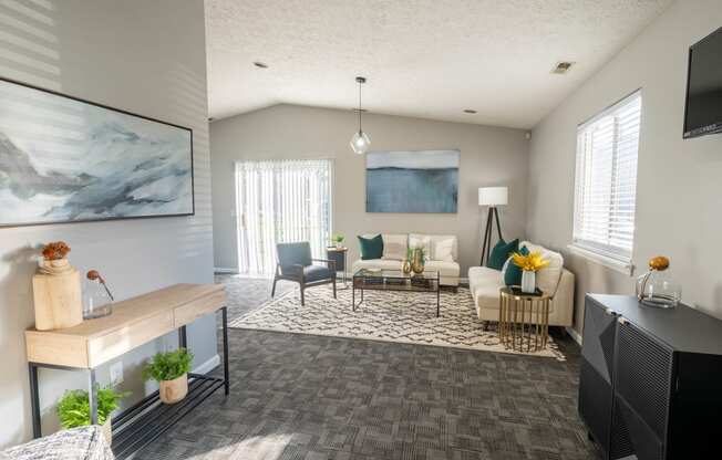 Spacious Living Area at Creekside Square Apartments, Indiana, 46254