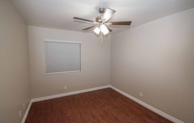 2 beds, 1 bath, $1,975, Unit 4960-01