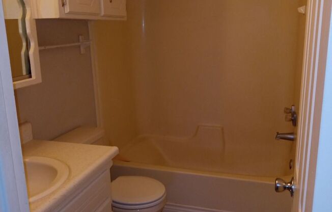 1 bed, 1 bath, 607 sqft, $750, Unit FS-5