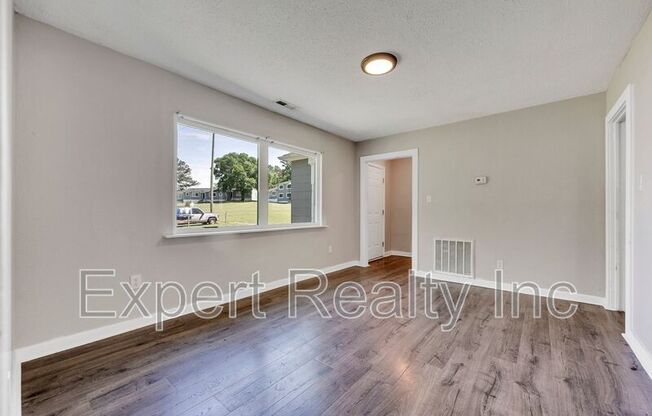 1033 57 ST W