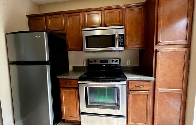 2 beds, 1 bath, 800 sqft, $1,195, Unit 601 - Unit 305 B800