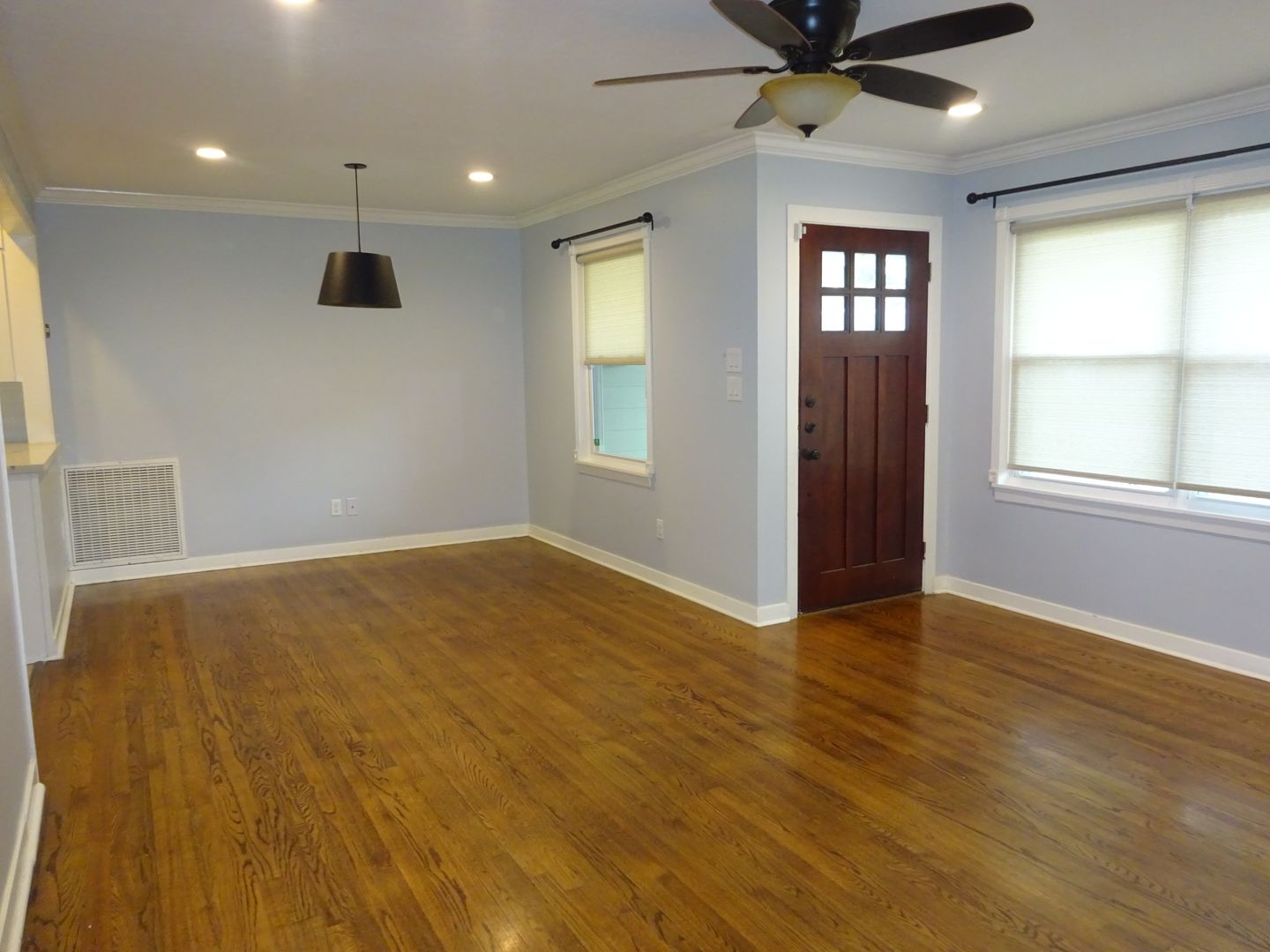 For Lease | 3 Bed, 1 Bath | 1,074 Sq Ft |Oak Forest–Garden Oaks |