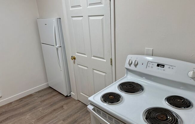 Studio, 1 bath, 300 sqft, $895, Unit #6