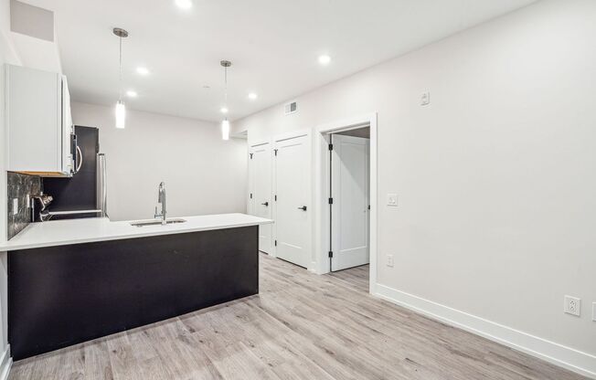 1 bed, 1 bath, 585 sqft, $1,315, Unit A01