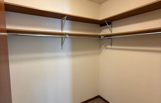 2 beds, 1 bath, 950 sqft, $1,650, Unit 7705CD