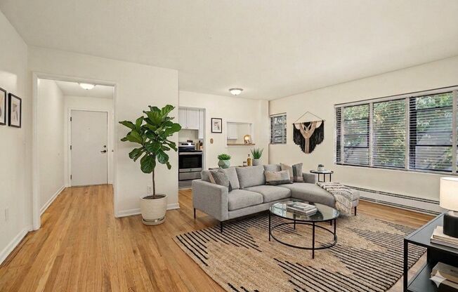 2 beds, 1 bath, 792 sqft, $1,895, Unit A212