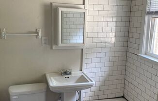 Studio, 1 bath, 400 sqft, $600, Unit #3