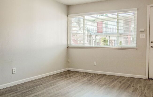2 beds, 1 bath, 950 sqft, $1,575, Unit 29