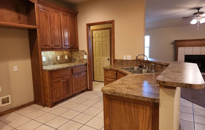 3 beds, 2 baths, $1,450