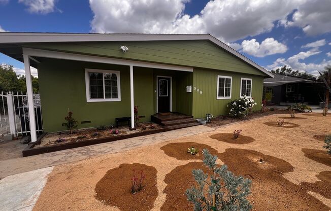 Spacious 4 Bedroom, 3 Bathroom Redlands Home!