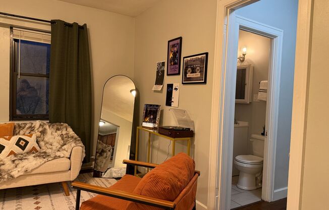 Studio, 1 bath, 500 sqft, $1,075, Unit Unit 206