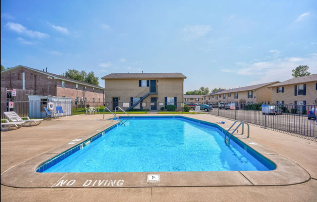 2 beds, 1.5 baths, 925 sqft, $800