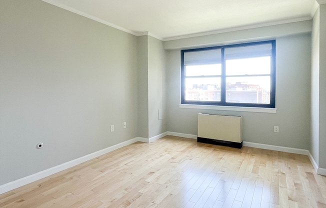 1 bed, 1 bath, 879 sqft, $3,750, Unit 11J