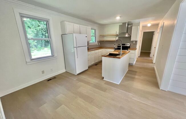 Renovated 3 bed, 1 bath w/ Large Backyard