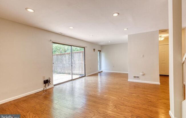 Welcome to Cross Fox Lane, a 3bd 2.5bth home in the lovely and sought after Wilde Lake community in Columbia!