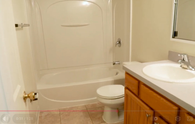 2 beds, 1 bath, 900 sqft, $2,020, Unit 370
