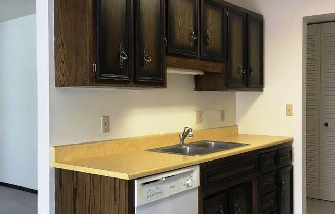 1 bed, 1 bath, 720 sqft, $650, Unit 201