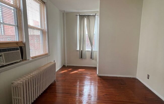 2 beds, 1 bath, $1,700, Unit 2nd Floor