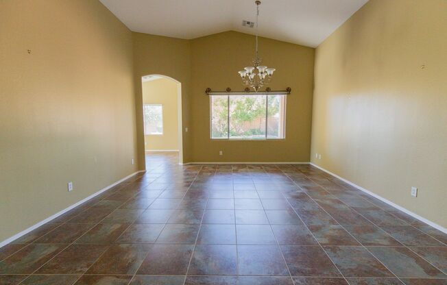 Beautiful 4 bed 2 bath home in Chandler!