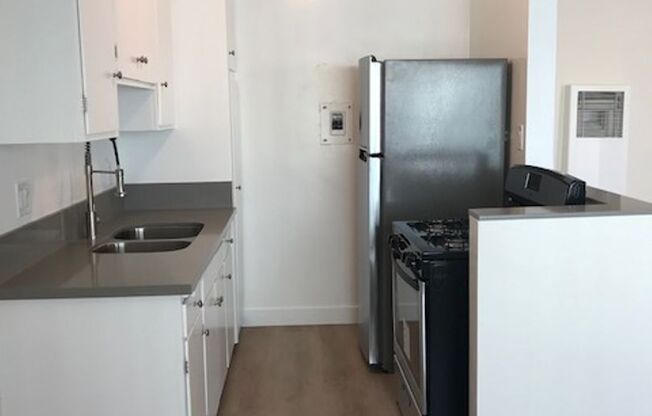 2 beds, 2 baths, 916 sqft, $2,600, Unit 08