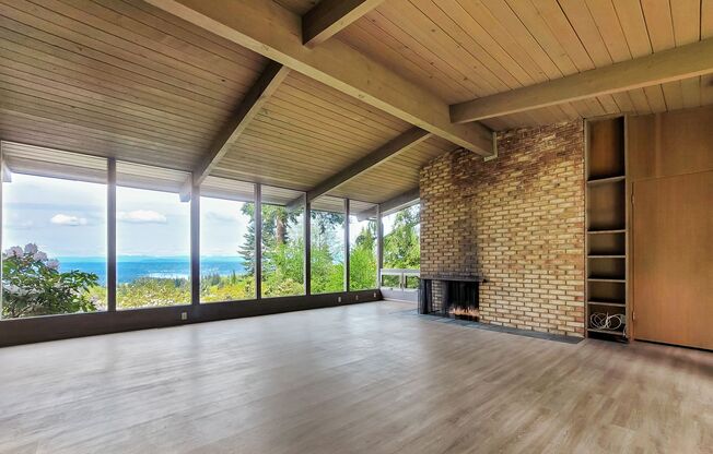 Vintage architectural home looking over Seattle and Bellevue metropolitan skyline.