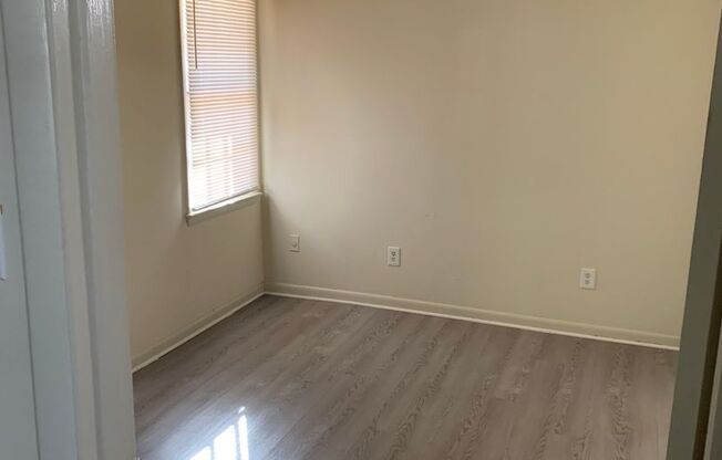 1400-I Gorman Street ~ 1 Bedroom Near NCSU, Wolfline and City Bus Route
