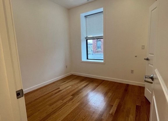 2 beds, 1 bath, $2,250, Unit 301