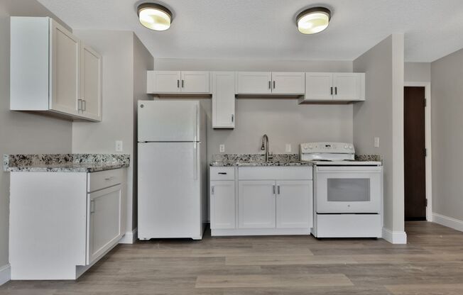 2 beds, 1 bath, $1,685, Unit 111
